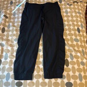 Athleta La Viva Crop Jogger Pants Size 4 Black Zip Pockets Loose Stretch 964585